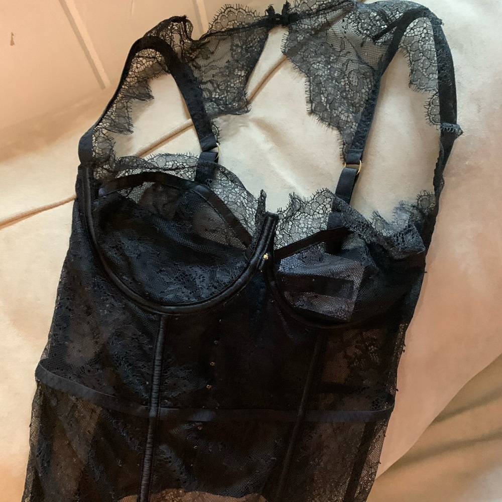 VS Lace Bustier/string
